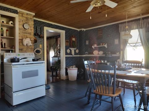 104 Eastern Ave, L'anse, MI 49946 photo 4