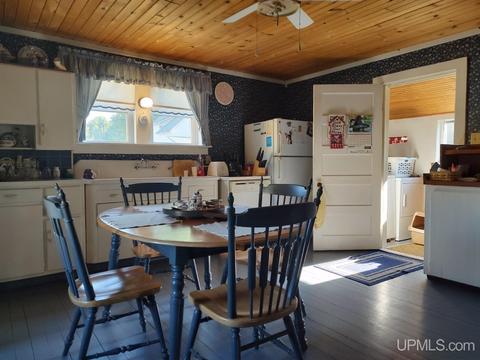 104 Eastern Ave, L'anse, MI 49946 photo 2