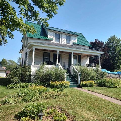 104 Eastern Ave, L'anse, MI 49946 photo 1