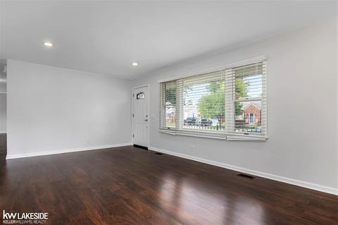 150 E Garfield Ave, Hazel Park, MI 48030 photo 5
