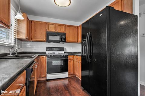 150 E Garfield Ave, Hazel Park, MI 48030 photo 9