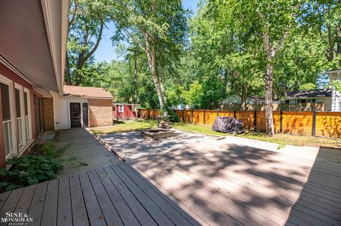 820 Golfview St, Algonac, MI 48001 photo 9