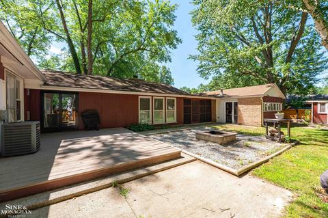 820 Golfview St, Algonac, MI 48001 photo 10