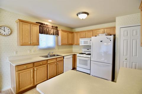 20738 Kenmare Dr, Macomb, MI 48044 photo 2