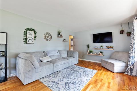 703 Center Dr, Tecumseh, MI 49286 photo 3