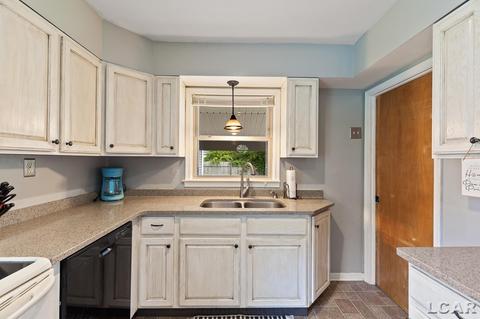 703 Center Dr, Tecumseh, MI 49286 photo 10