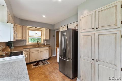 703 Center Dr, Tecumseh, MI 49286 photo 9