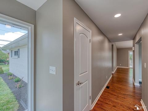 577 Augusta Dr, Monroe, MI 48161 photo 2