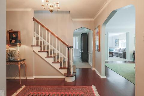 1052 Whittier, Grosse Pointe Park, MI 48230 photo 3
