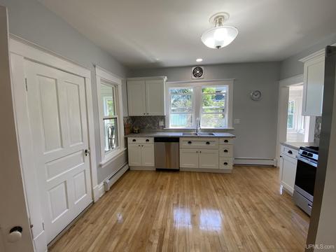 127 E Chocolay, Munising, MI 49862 photo 3