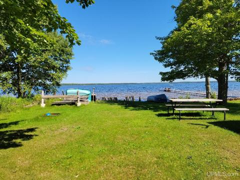 2260 W County Road 432, Gulliver, MI 49840