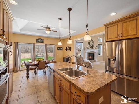 10224 Crabb Rd, Temperance, MI 48182 photo 3
