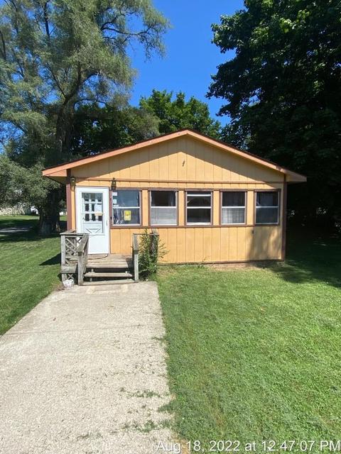 125 S Franklin St, Maple Rapids, MI 48853 photo 1