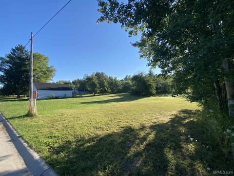 1456 High St, Munising, MI 49862 photo 2