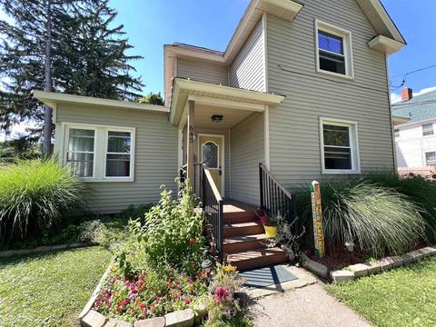 645 Pine St, Owosso, MI 48867 photo 2