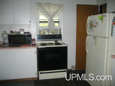 617 E Breen Ave, Kingsford, MI 49802 photo 2