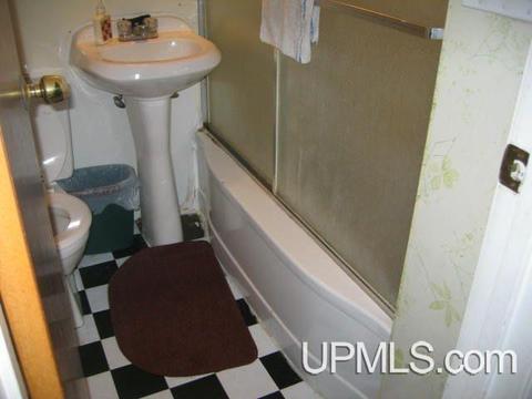 617 E Breen Ave, Kingsford, MI 49802 photo 5