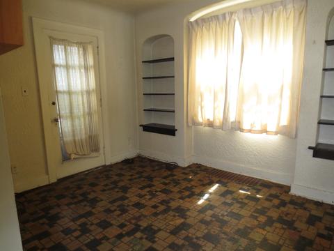 2106 Pierce St, Flint, MI 48503 photo 10