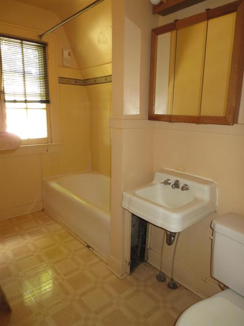 2106 Pierce St, Flint, MI 48503 photo 17
