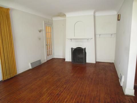 2106 Pierce St, Flint, MI 48503 photo 3