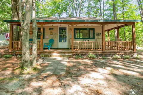 501 E Ridge Rd, Gladwin, MI 48624 photo 1