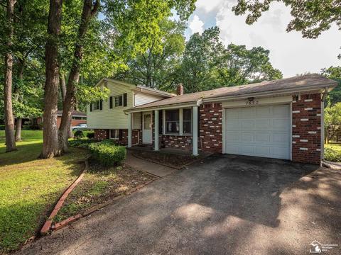 7632 Apache Trl, Temperance, MI 48182 photo 1