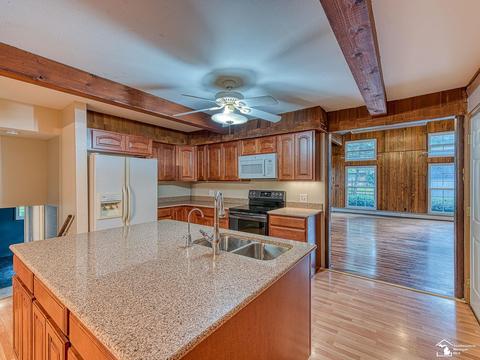 7632 Apache Trl, Temperance, MI 48182 photo 2