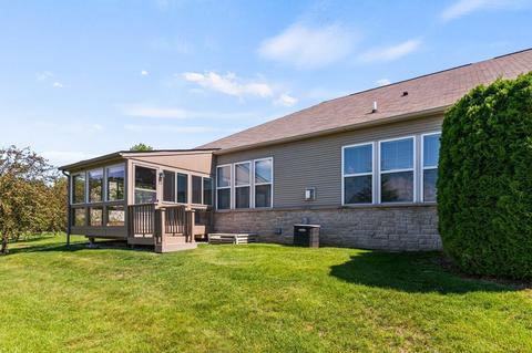 49601 Hiddenbrook Dr, Macomb, MI 48042 photo 4