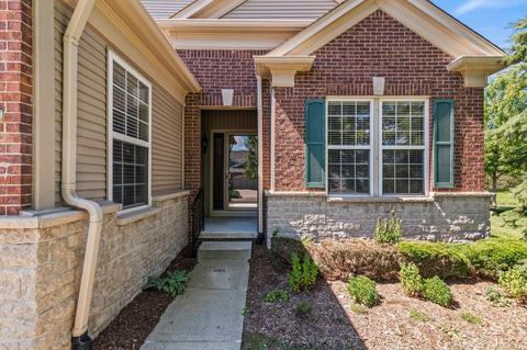 49601 Hiddenbrook Dr, Macomb, MI 48042 photo 2
