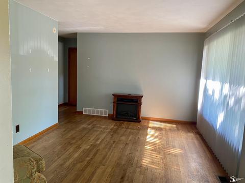 327 Lavender, Monroe, MI 48162 photo 4