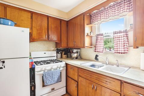 410 Burroughs Ave, Flint, MI 48507 photo 18