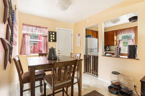 410 Burroughs Ave, Flint, MI 48507 photo 14