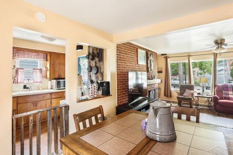 410 Burroughs Ave, Flint, MI 48507 photo 15