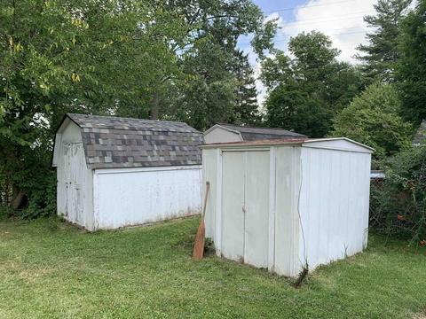 360 Helme, Adrian, MI 49221 photo 5