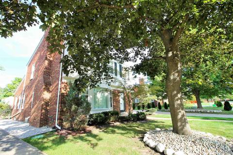 1018 Nottingham, Grosse Pointe Park, MI 48230 photo 3
