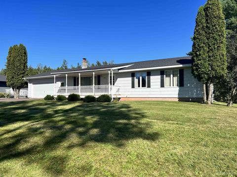 1015 Shields St, L'anse, MI 49946 photo 1