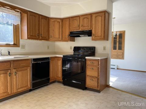 1015 Shields St, L'anse, MI 49946 photo 2