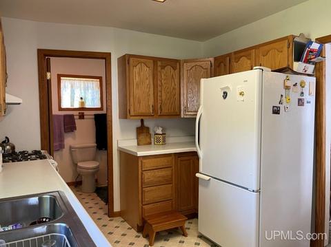 320 Seifert Ave, L'anse, MI 49946 photo 3