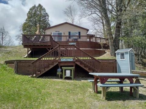 3404 Lakeshore Ln, Gladwin, MI 48624 photo 1