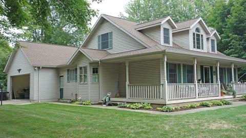 805 E Broad St, Chesaning, MI 48616 photo 4