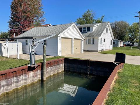 105 North Ave, Algonac, MI 48001 photo 1