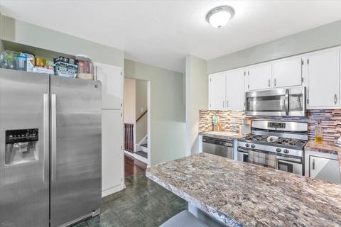 27015 Sutherland Dr, Warren, MI 48088 photo 11