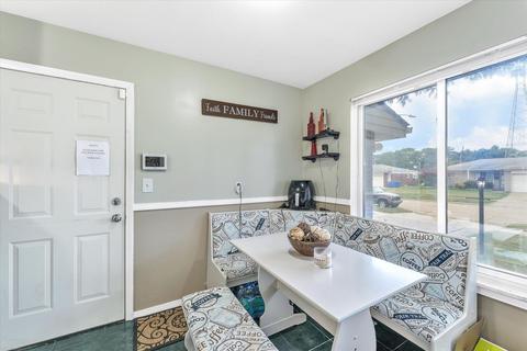 27015 Sutherland Dr, Warren, MI 48088 photo 9