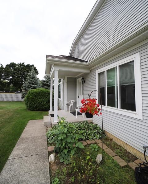 124 Aberdeen Dr, Flushing, MI 48433 photo 3