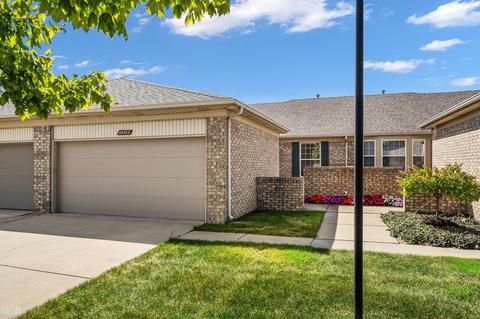 49765 Hidden Vly, Macomb, MI 48044 photo 3