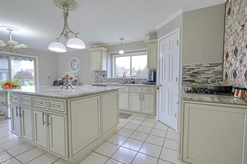 46801 Pine Valley Dr, Macomb, MI 48044 photo 5