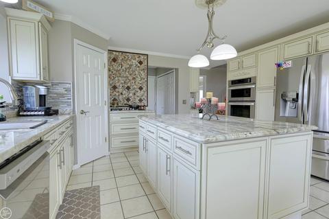 46801 Pine Valley Dr, Macomb, MI 48044 photo 6