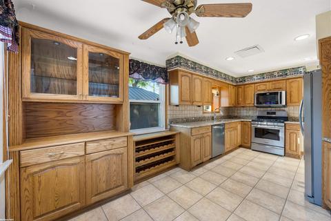 31102 Spring Ct E, Fraser, MI 48026 photo 2