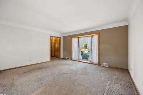 31102 Spring Ct E, Fraser, MI 48026 photo 10