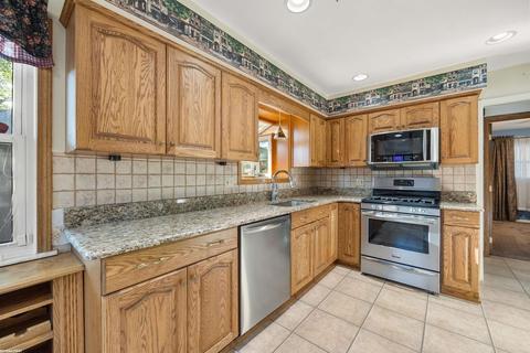 31102 Spring Ct E, Fraser, MI 48026 photo 3